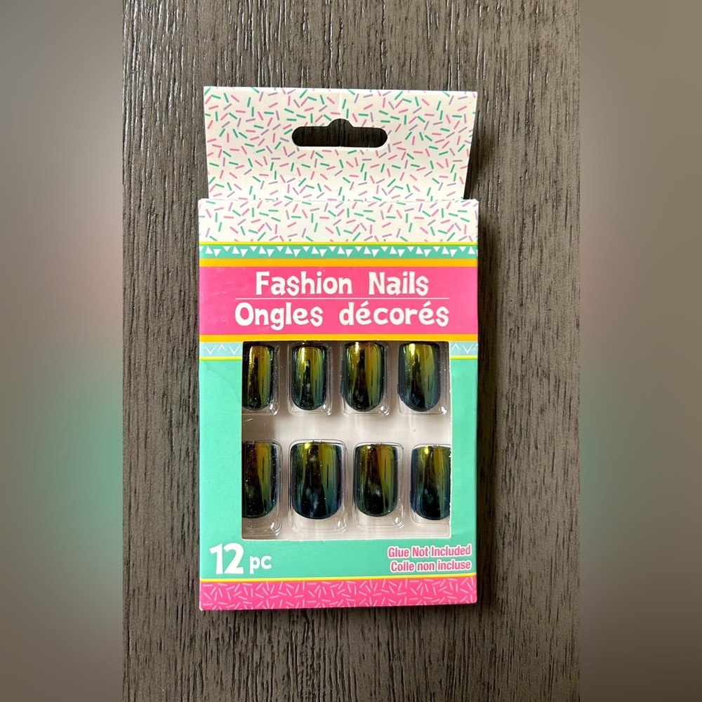 Holographic Fashion Green Nails 12 pc.
